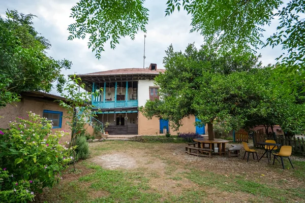 بومگردی کندوج واحد منظر خانم